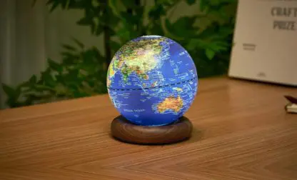 AtlasGlobe Lamp (Σκούρο Μπλε Μεγάλη Βάση Καρυδιάς) - Image 4